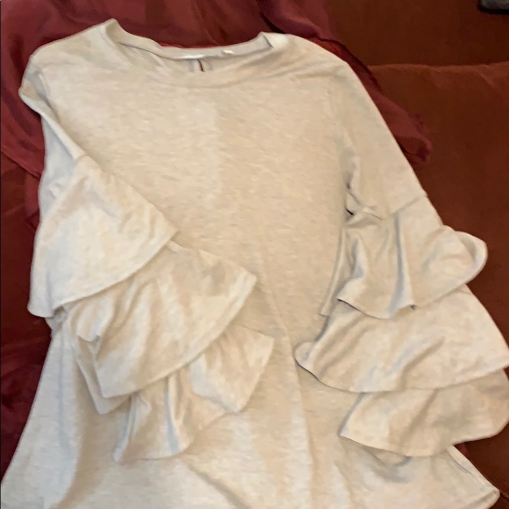 Belle arm split back top - Picture 2 of 4